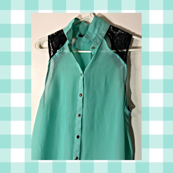 Collared Sleeveless Blouse - Picture 2 of 4